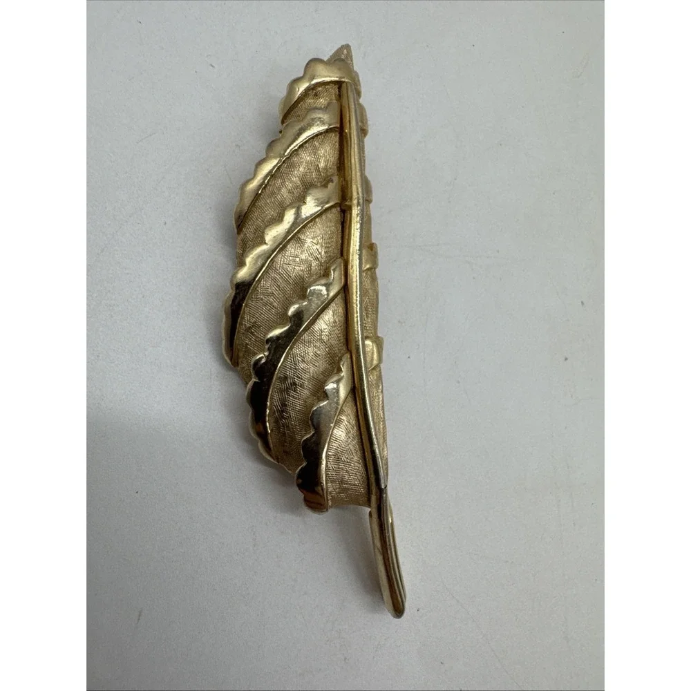 Vintage Signed Ledo 1963 Brushed Gold Tone Leaf Floral Brooch Pin 3.5